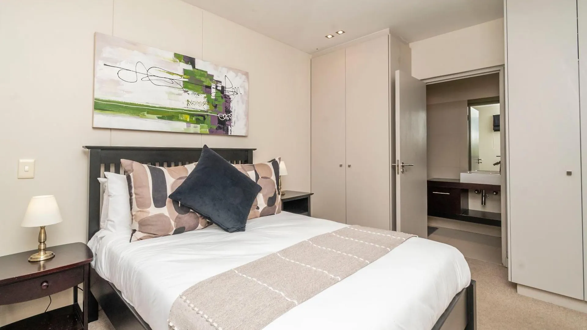 Green Point Living - Modern Charm Cape Town 0*,