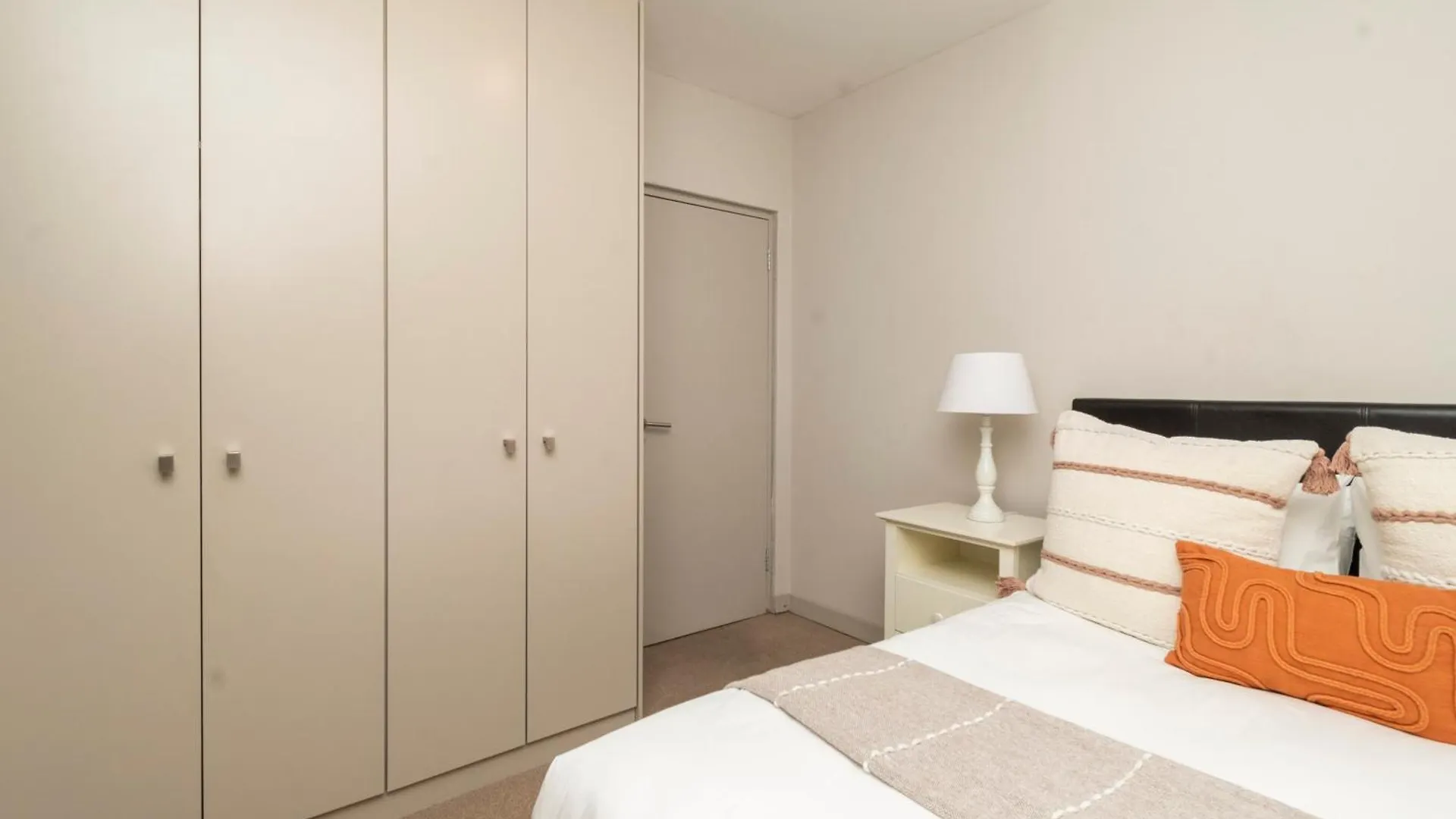 Apartment Green Point Living - Modern Charm Cape Town South Africa